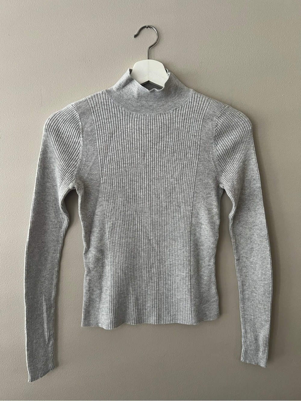 American Eagle Outfitters Light Gray Ribbed Mock Neck Sweater
